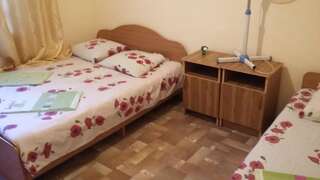 Гостевой дом Guest House Karina Пицунда Бюджетный трехместный номер-3