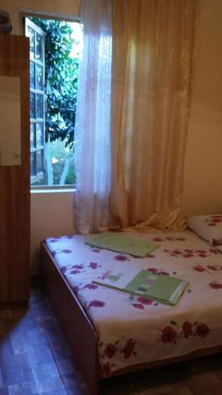 Гостевой дом Guest House Karina Пицунда Бюджетный трехместный номер-4